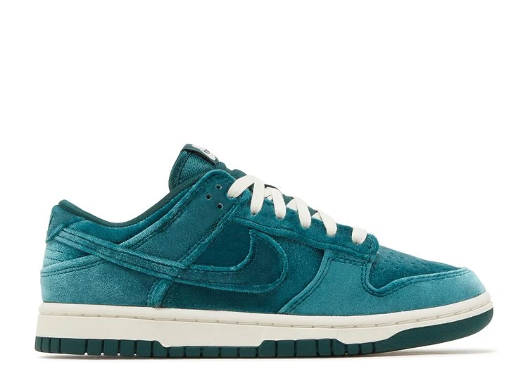 Nike Wmns Dunk Low 'Green Velvet' 1 Nike Wmns Dunk Low 'Green Velvet'